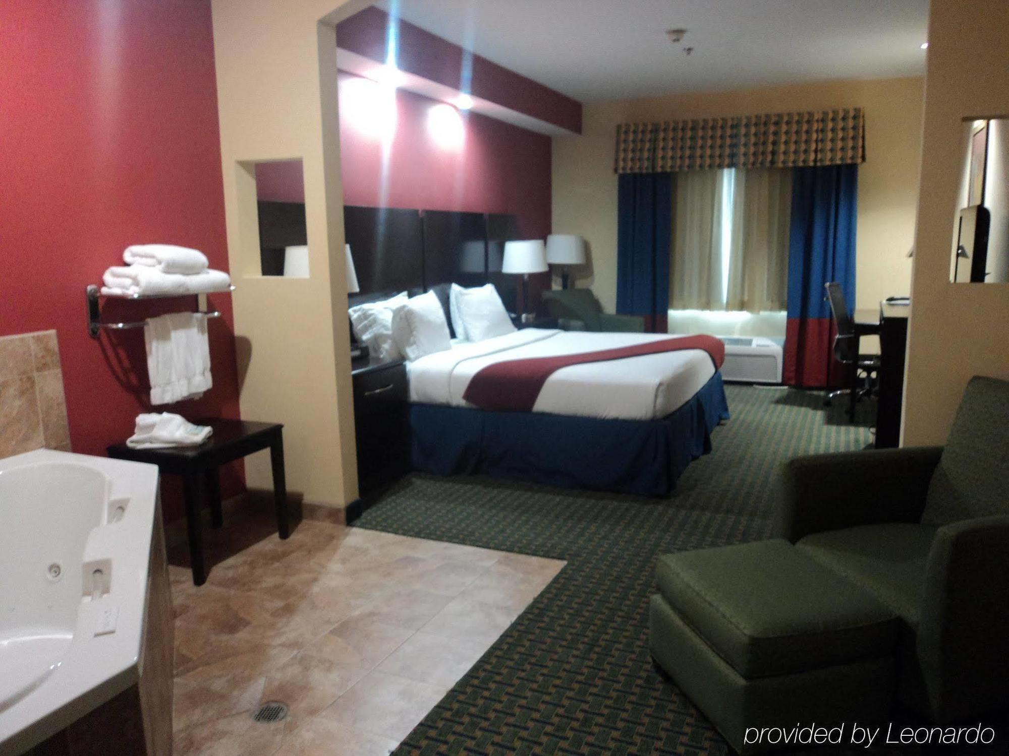 Holiday Inn Express & Suites Lubbock West, An Ihg Hotel Room photo